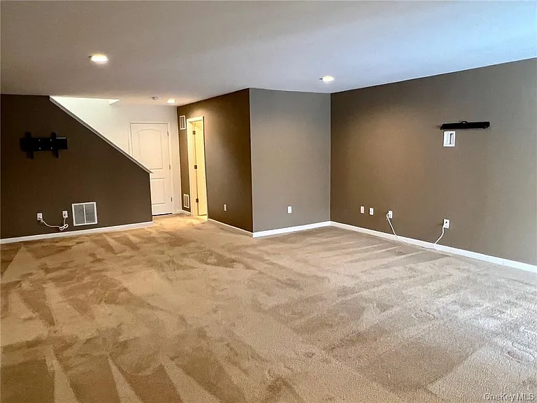 95 Meadow View Dr — Photo 29