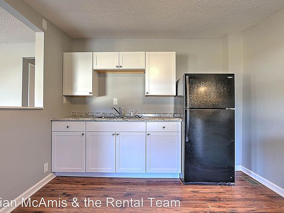 4th image of 403 S Lake St #1