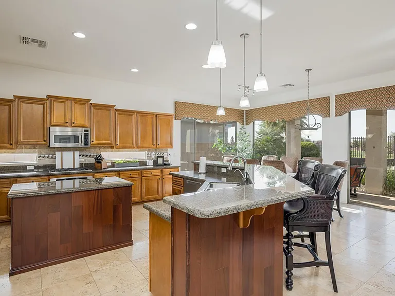 4176 E Clubview Dr — Photo 8