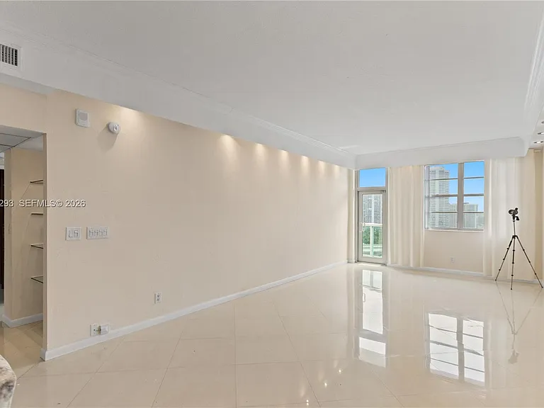 19390 Collins Ave #17 — Photo 11