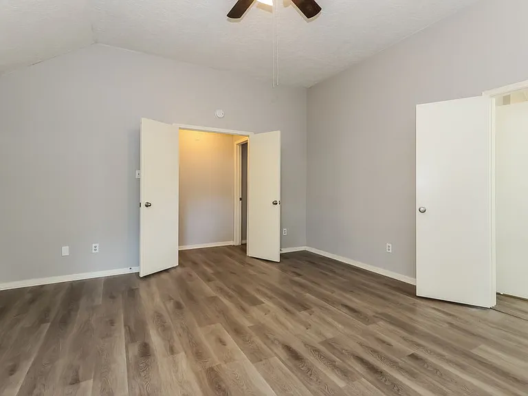 4910 Stone Harbor Dr — Photo 12