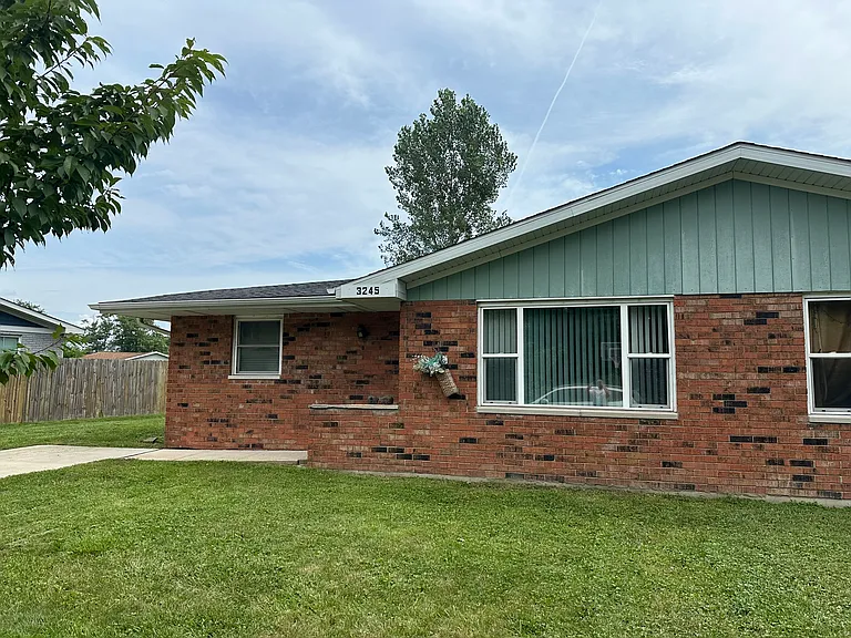 3245 Whittier St — Photo 1