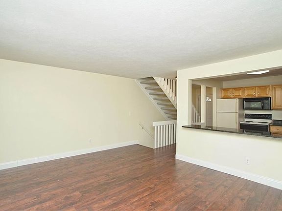 5th image of 1608 Pheasant Ct #D1
