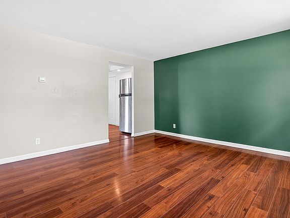 3rd image of 1819 Robert Pl