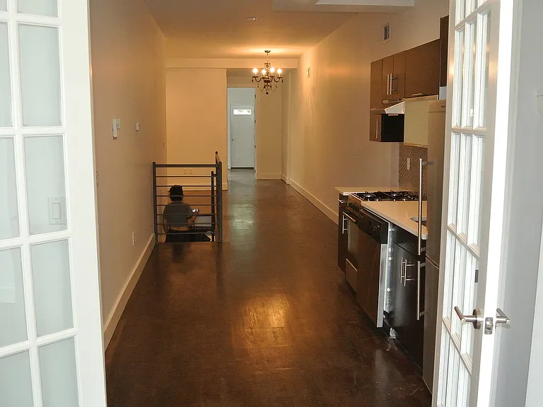 289 Harman St #1L — Photo 1