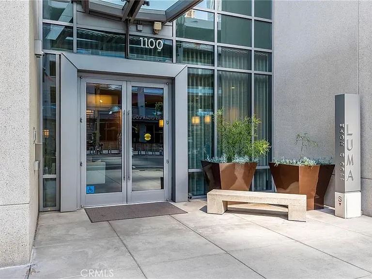 1100 S Hope St #810 — Photo 2