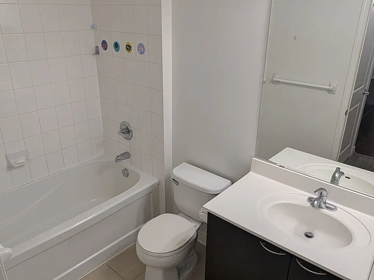 385 Prince Of Wales Dr #324 — Photo 13