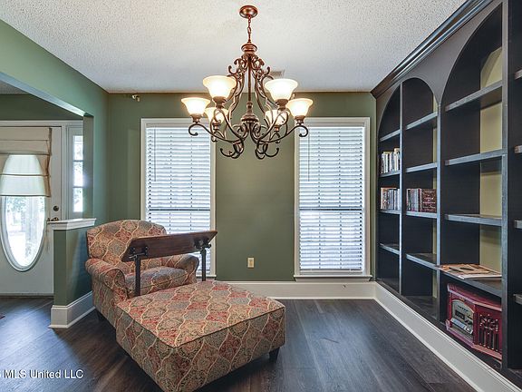 5th image of 4586 Hillsdale Dr