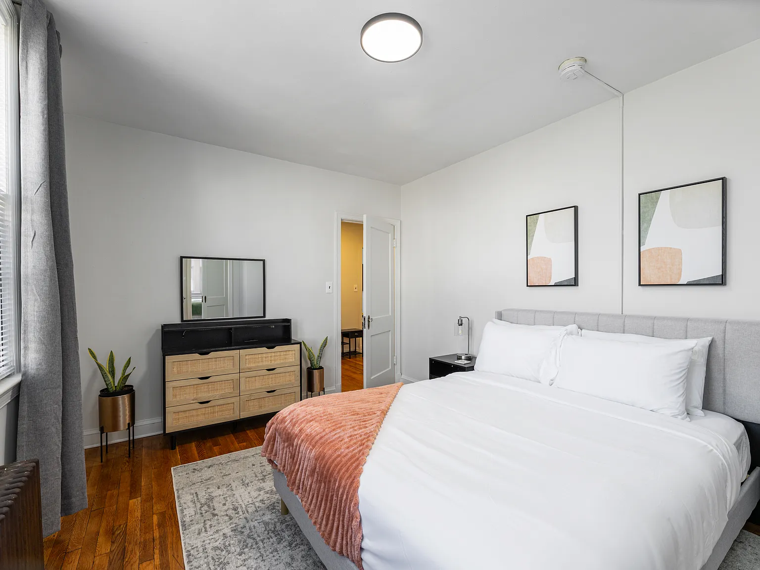 2 bed, 750 sqft, $2,000 — Photo 4