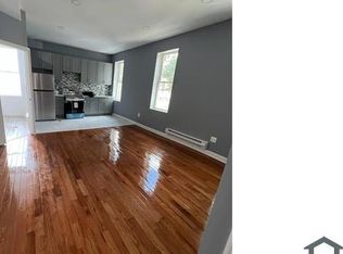 371 E 198th St, Bronx, NY 10458
