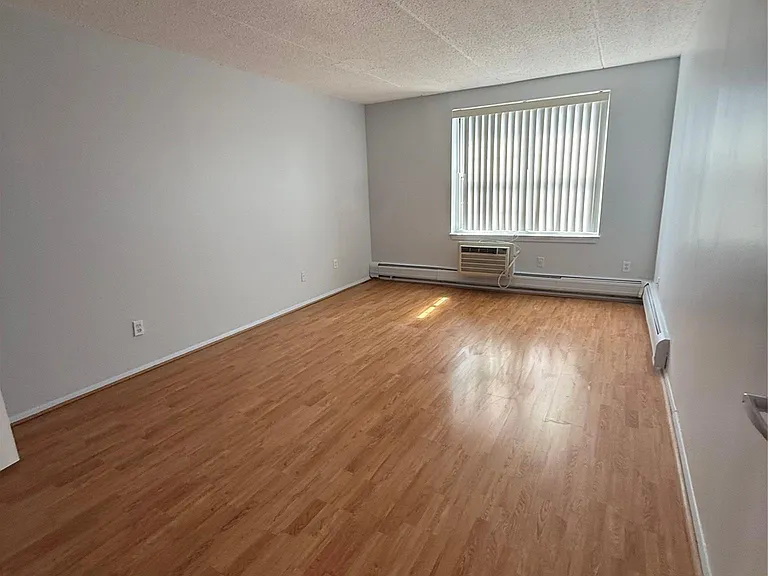35 Park Ave #6T — Photo 8