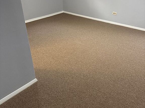 4th image of 4034 S Prairie Ave #2