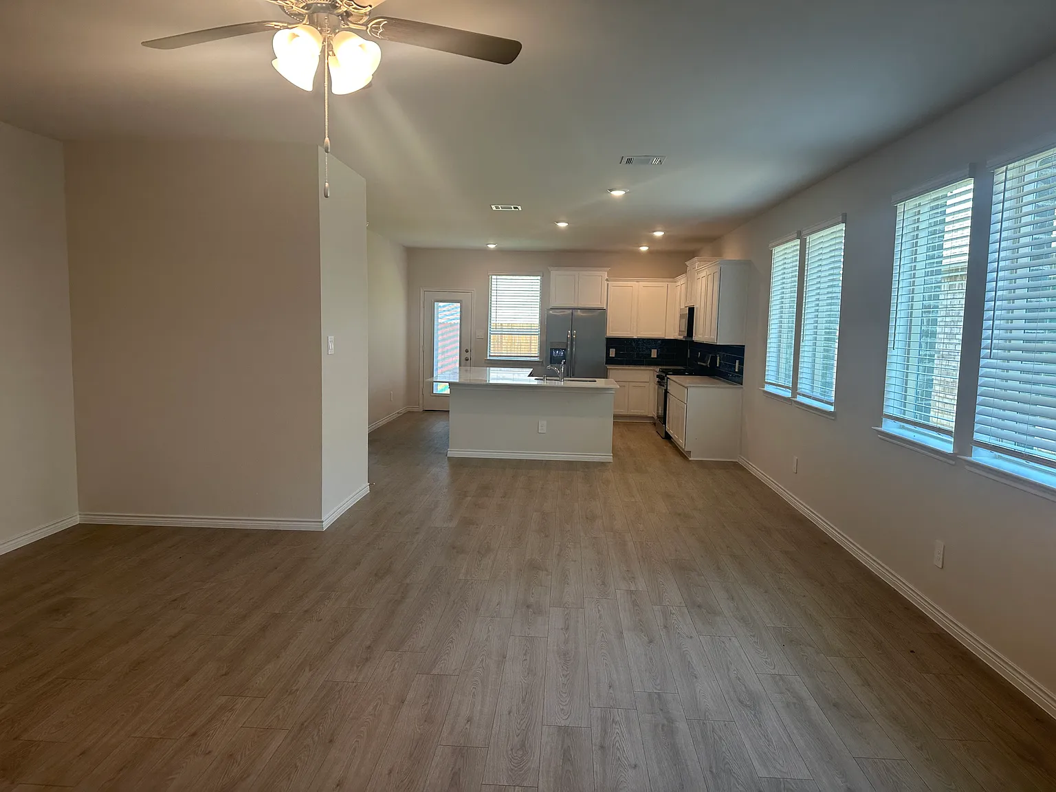 4 bed, 3.5 bath, 2448 sqft, $2,700 — Photo 4