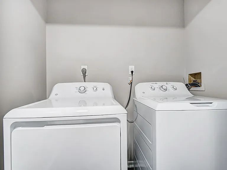 Poplar Ridge Apartments — Photo 17