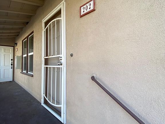 3rd image of 202 Esperanza Ave