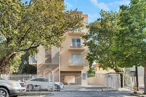 1349 SW 3rd St #5 Photo 1