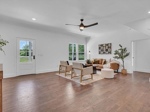 5th image of 1736 Barker Rd