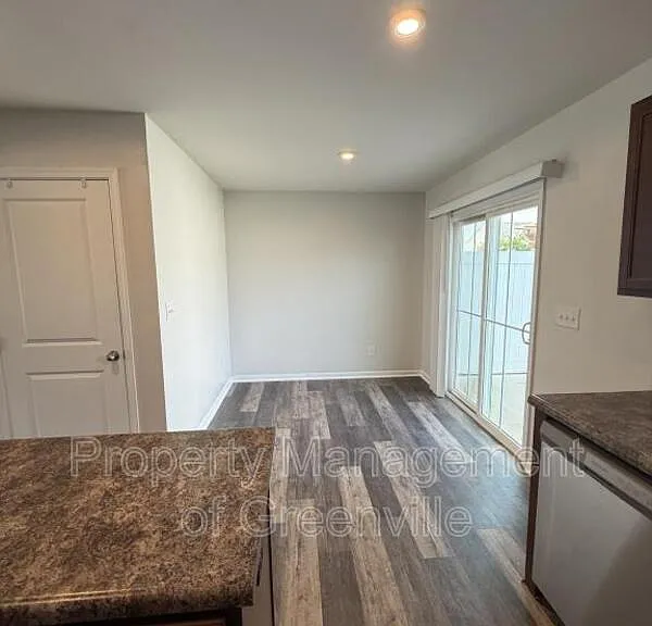 103 Fernside Ct — Photo 8