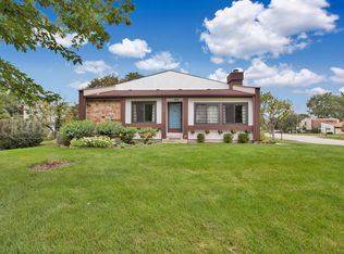 186 Cascade Dr, Indian Head Park, IL 60525