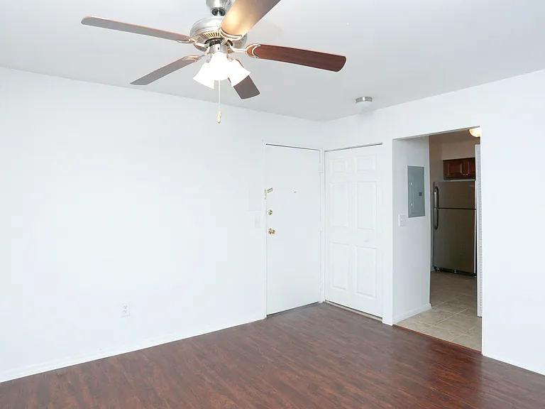 Garrison Apartments — Photo 5