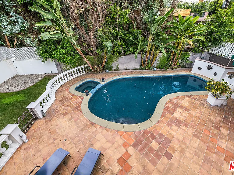 4063 Benedict Canyon Dr — Photo 46