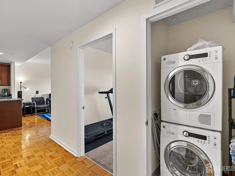 110 Somerset St #2205 — Photo 15