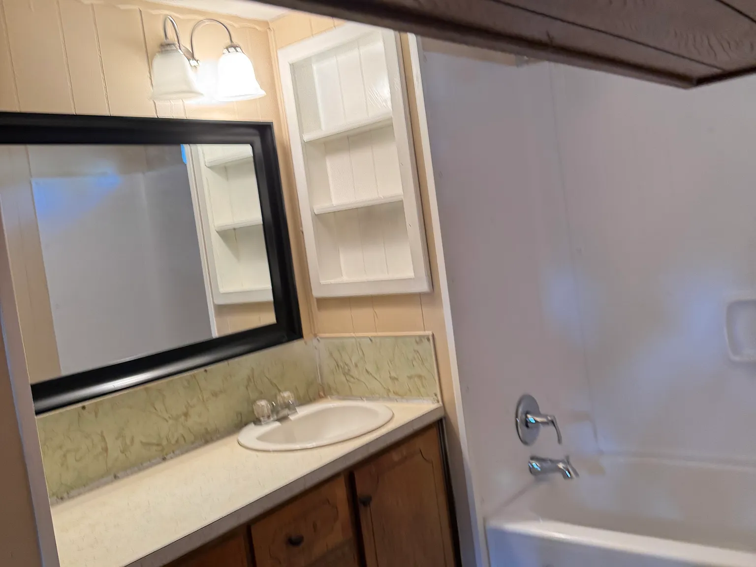 2 bed, 1.5 bath, 720 sqft, $800 — Photo 4