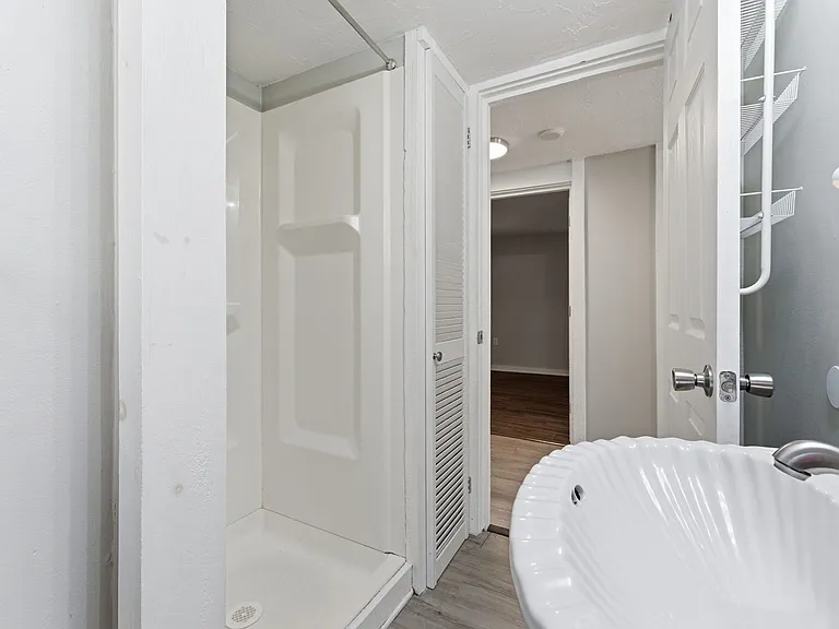 9 Hunters Rd #B — Photo 16