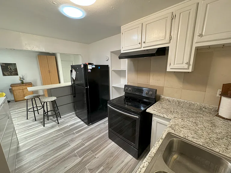 1115 Snyder Dr — Photo 4