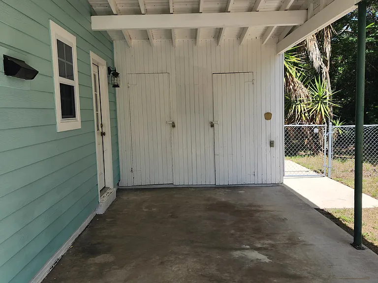 402 NW 35th Ter — Photo 7