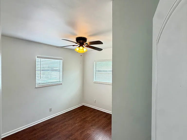 1125 SE 6th Ter #4 — Photo 3