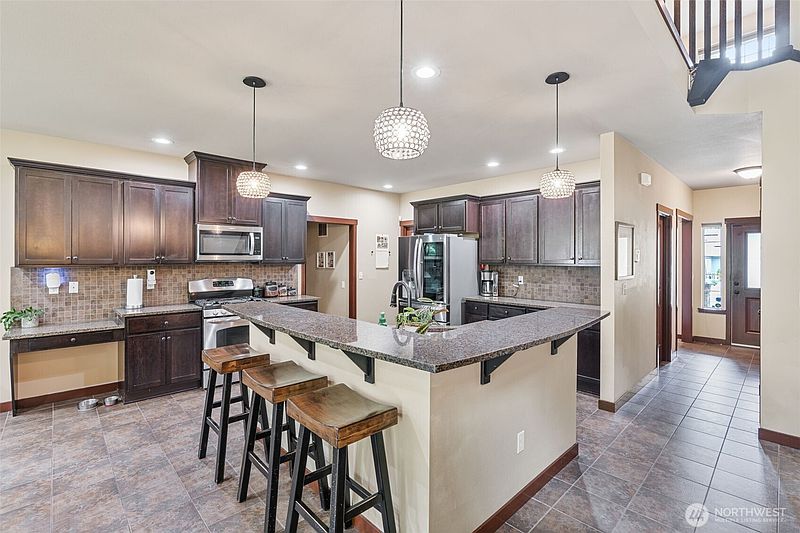 3rd image of 4041 61st Court SW