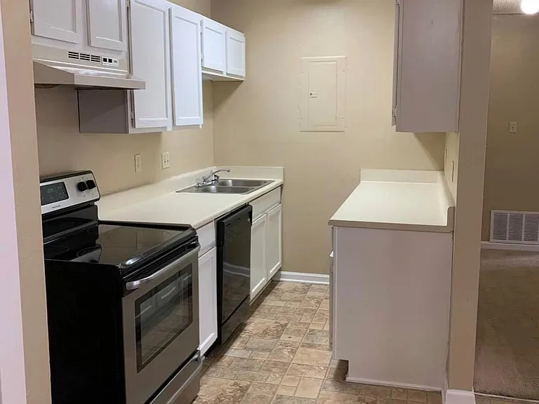 1801 Elm St — Photo 3