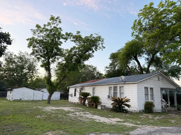 1828 W MILL ST, New Braunfels, TX 78130