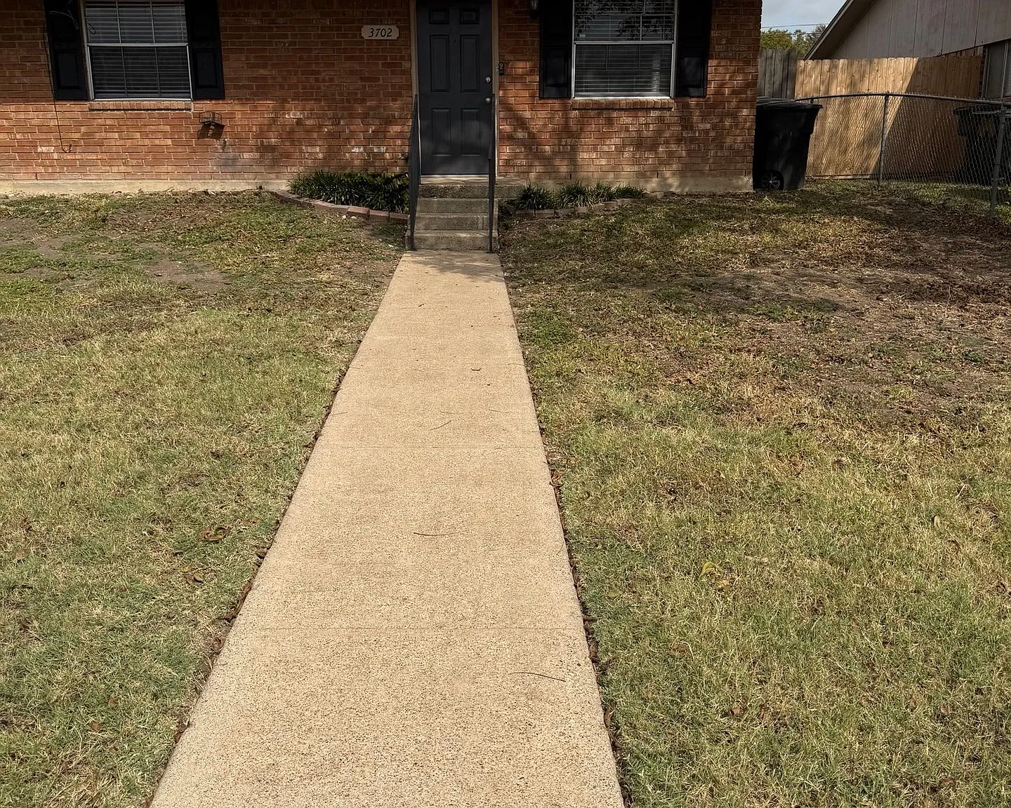 Ivanhoe Duplexes — Photo 1
