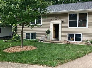 1211 Timber Ln, Pekin, IL