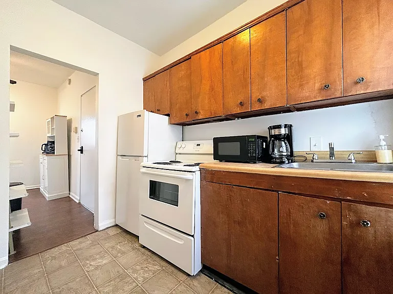 1544 Independence Ave SE #4 — Photo 8