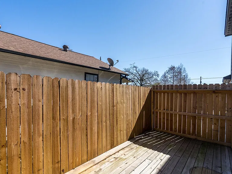 207 N Poplar St #B — Photo 18