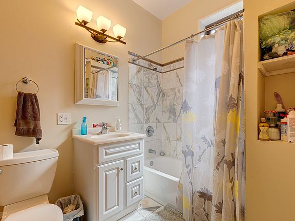 2nd image of 5123 S Ingleside Ave #3S