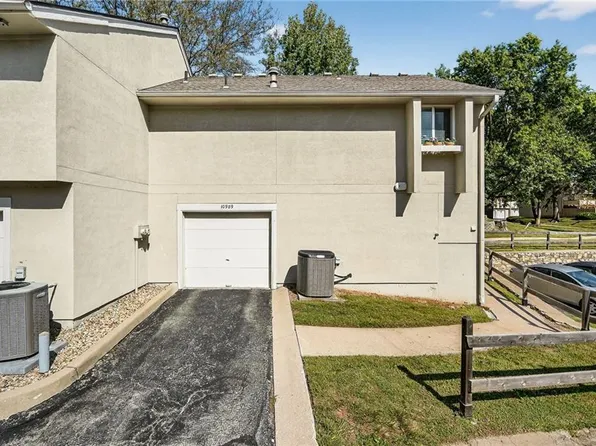 10989 Gillette St, Overland Park, KS 66210