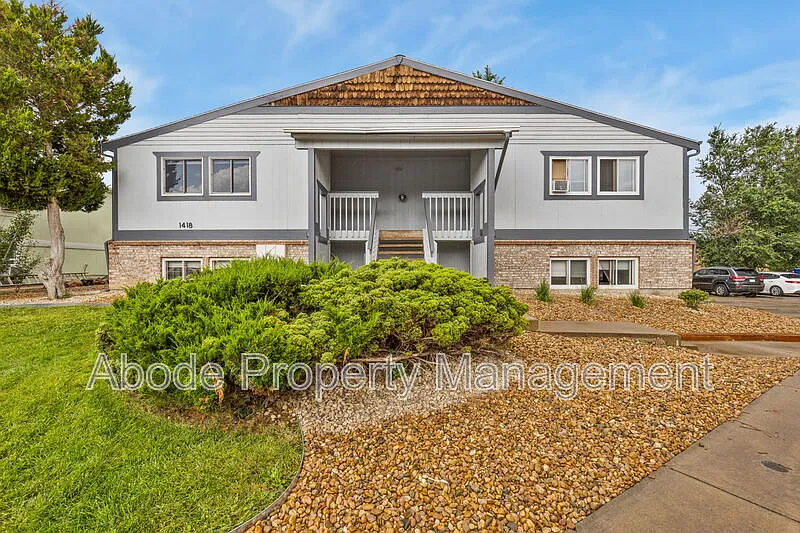 2 bed, 1.0 bath, 889 sqft, $1,750 — Photo 1