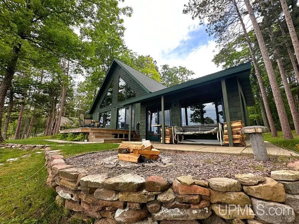 312 Kawbawgam Rd, Marquette, MI 49855