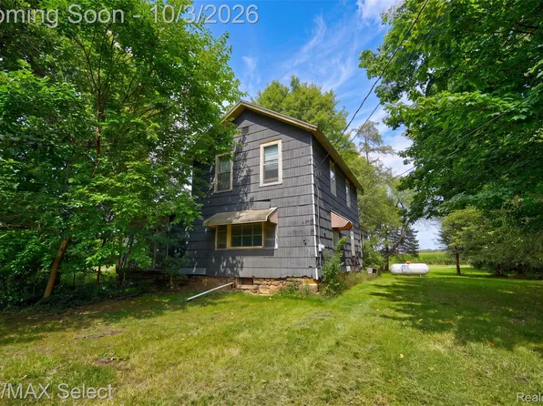 8296 N Center Rd, Mount Morris, MI 48458