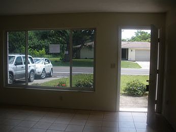 4th image of 1433 Yorkshire St