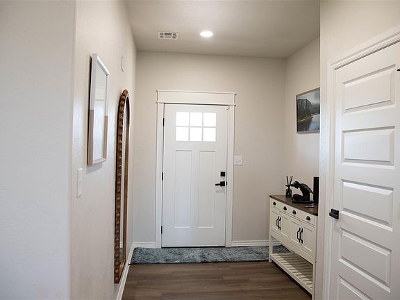 3rd image of 210 Meadowlark Ln