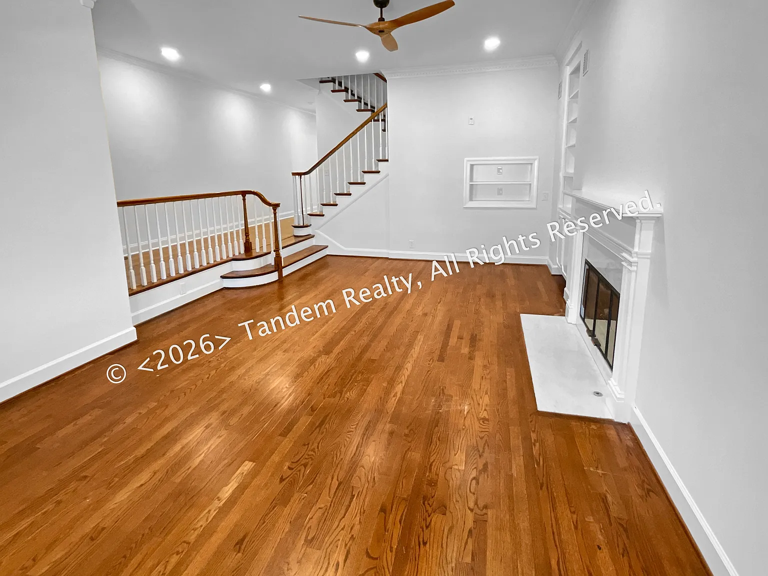 3 bed, 3.0 bath, 2800 sqft, $4,495 — Photo 2
