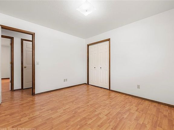 3rd image of 906 N Oriole Ave