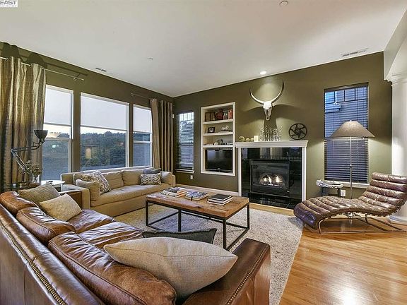3rd image of 8223 Skyline Cir