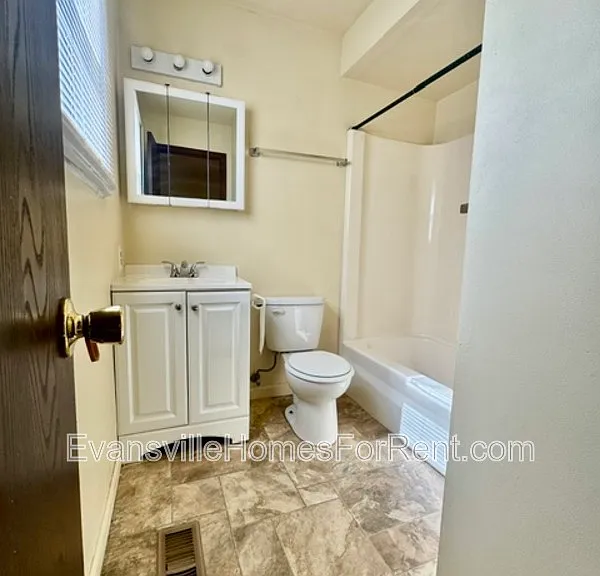 426 S Bosse Ave — Photo 6
