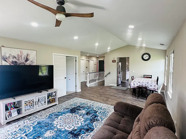 202 E Fabish Dr — Photo 5
